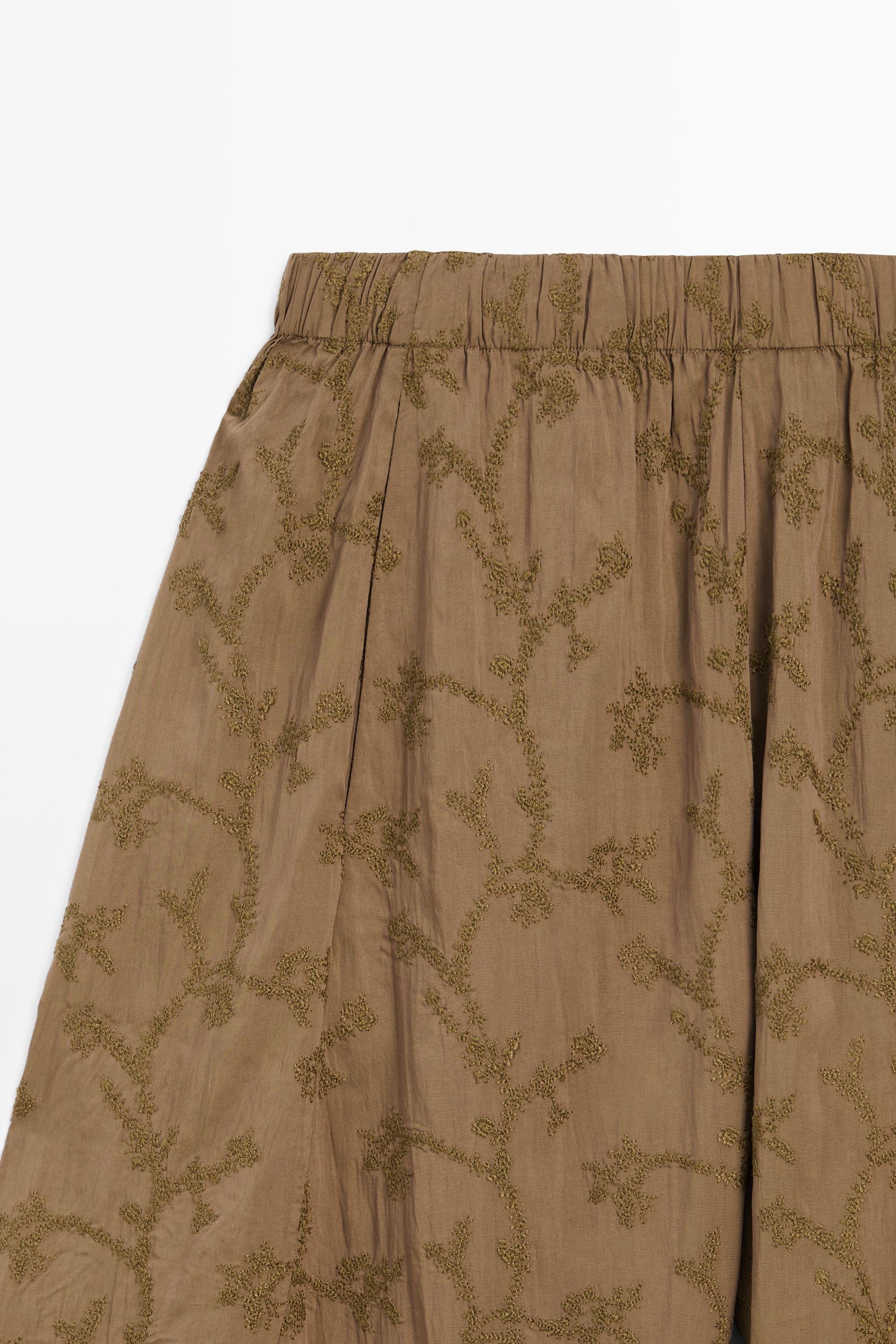 Trousers with embroidered detail and elastic waistband